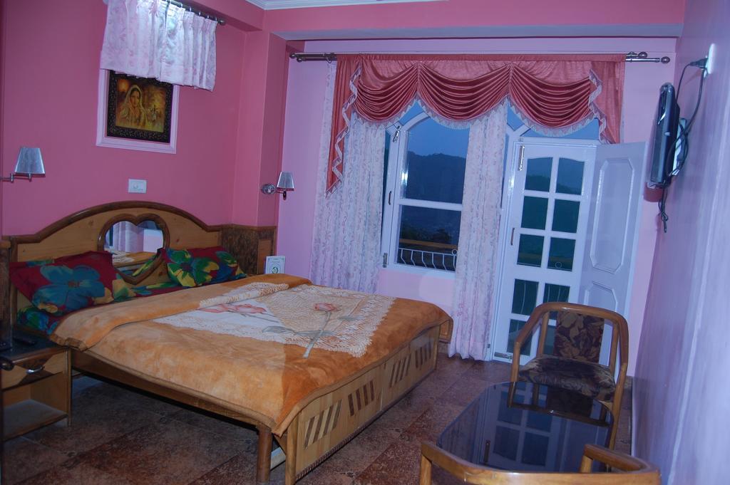 Hotel Ashish Inn Kandaghat Quarto foto
