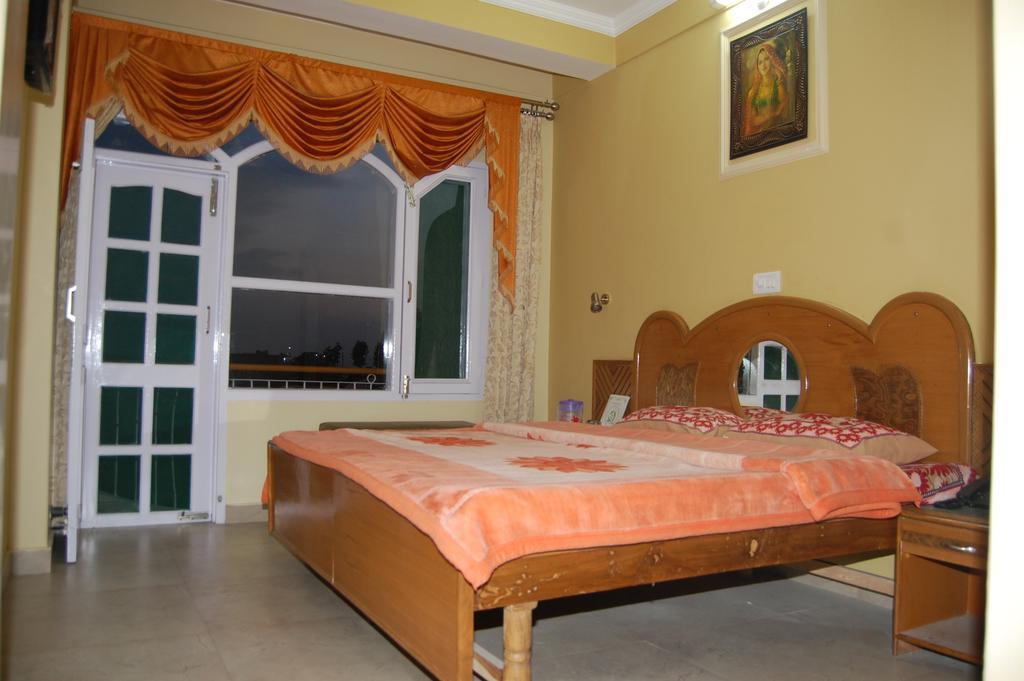 Hotel Ashish Inn Kandaghat Quarto foto