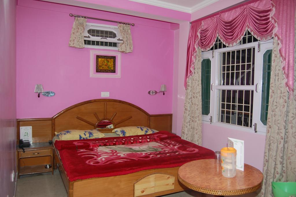 Hotel Ashish Inn Kandaghat Quarto foto